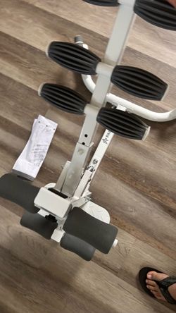 PAETA white deep squat machine with grey foam padding.