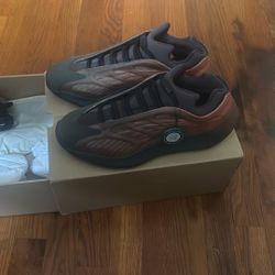 Yeezy 700 Carbon Fade