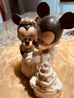 lenox mickey and minnie mouse porcena top cake