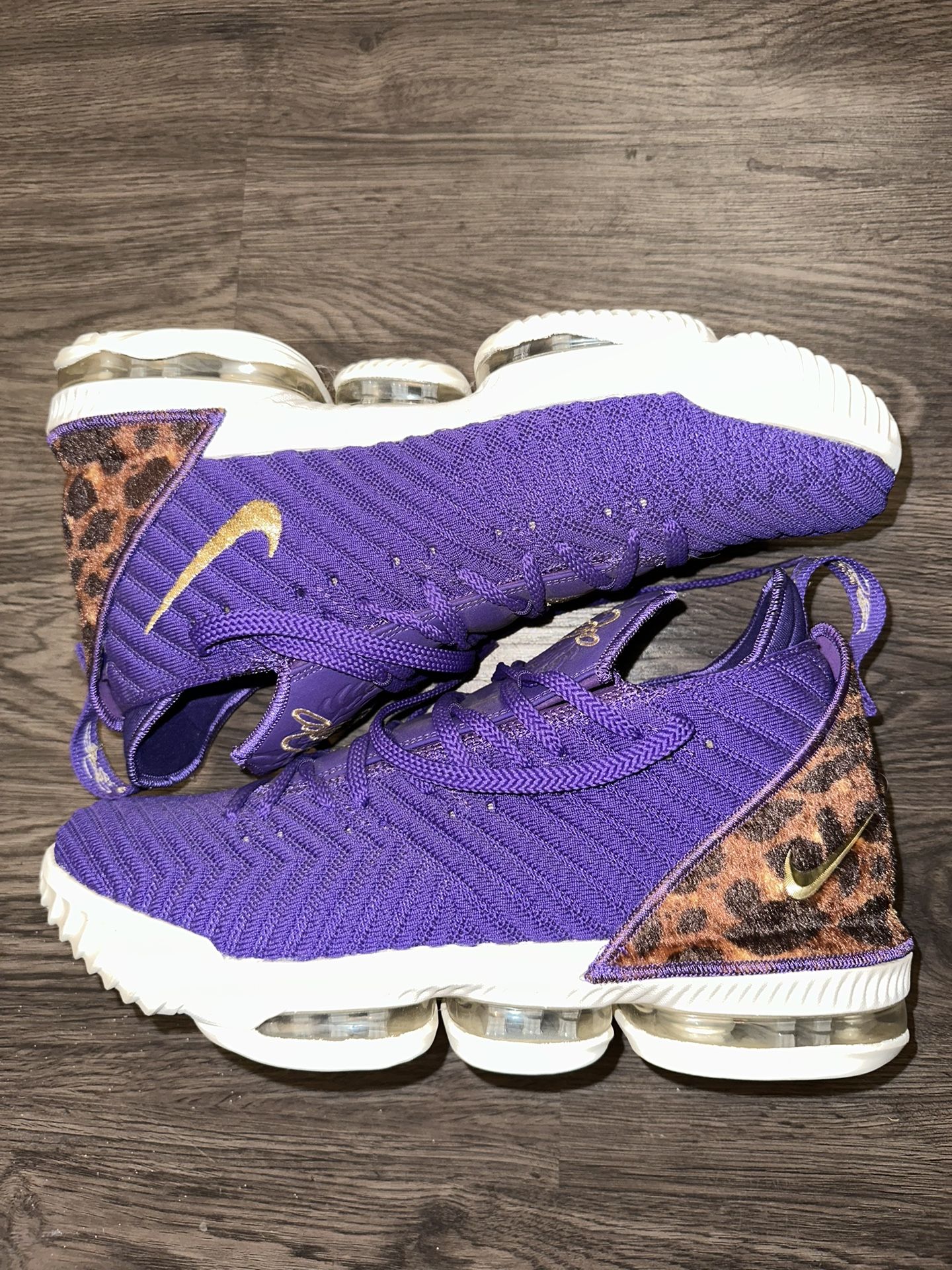 Nike Lebron 16 “Purple King Court” New w/o Box Size 10