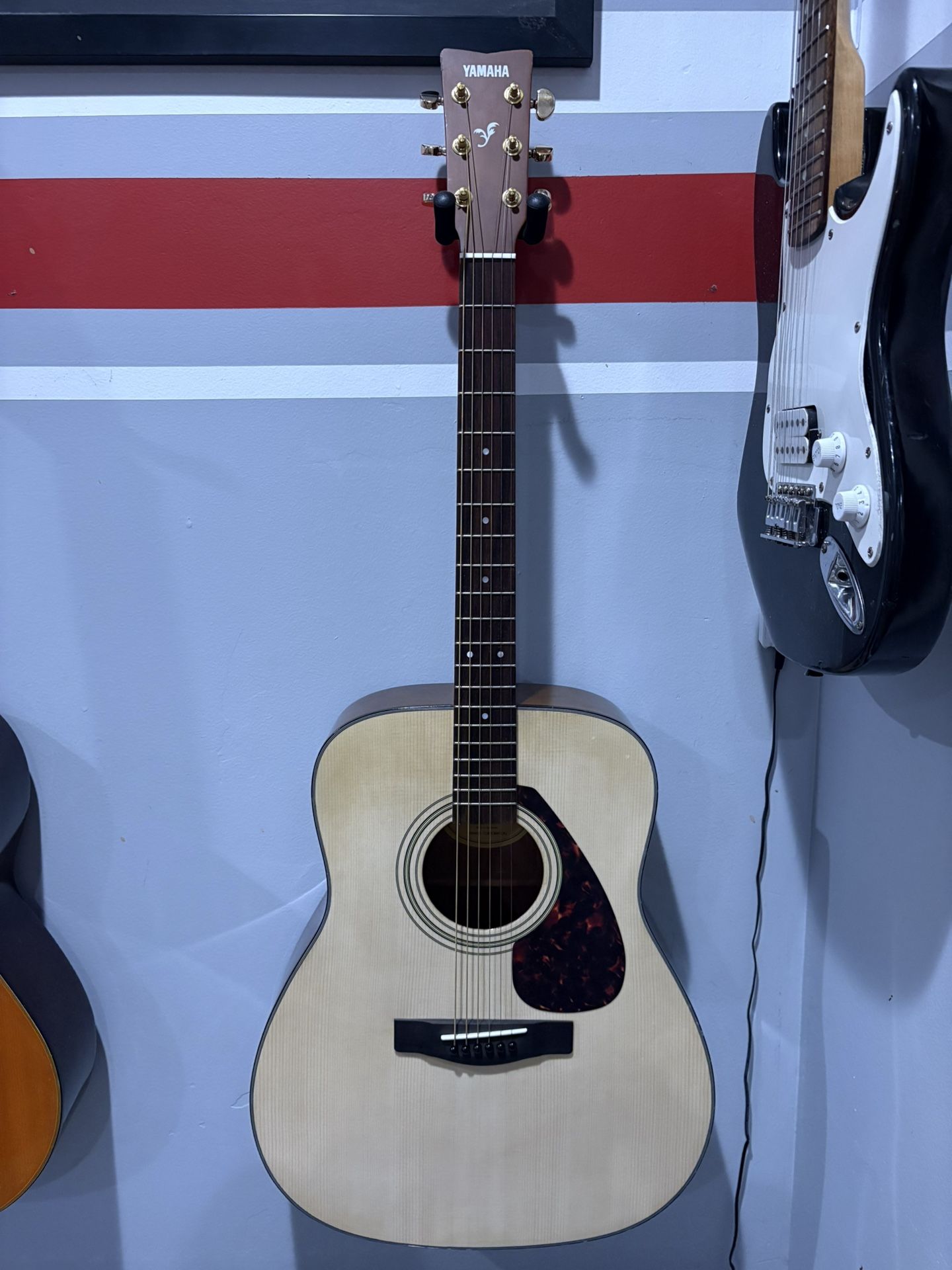 Yamaha F335 Acoustic Guitar
