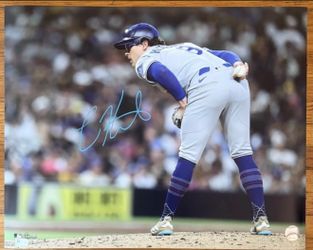 Enrique Kike Hernandez Dodgers Signed Autographed 16x20 Pitching Photo MLB