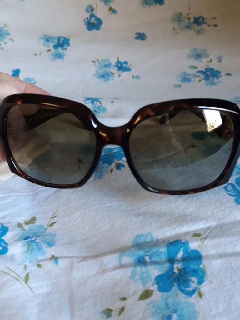 Like New Authentic Tory Burch Sunglasses W Case
