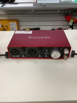 Focusrite Scarlett 2i2 USB Audio Interface w 2 mics