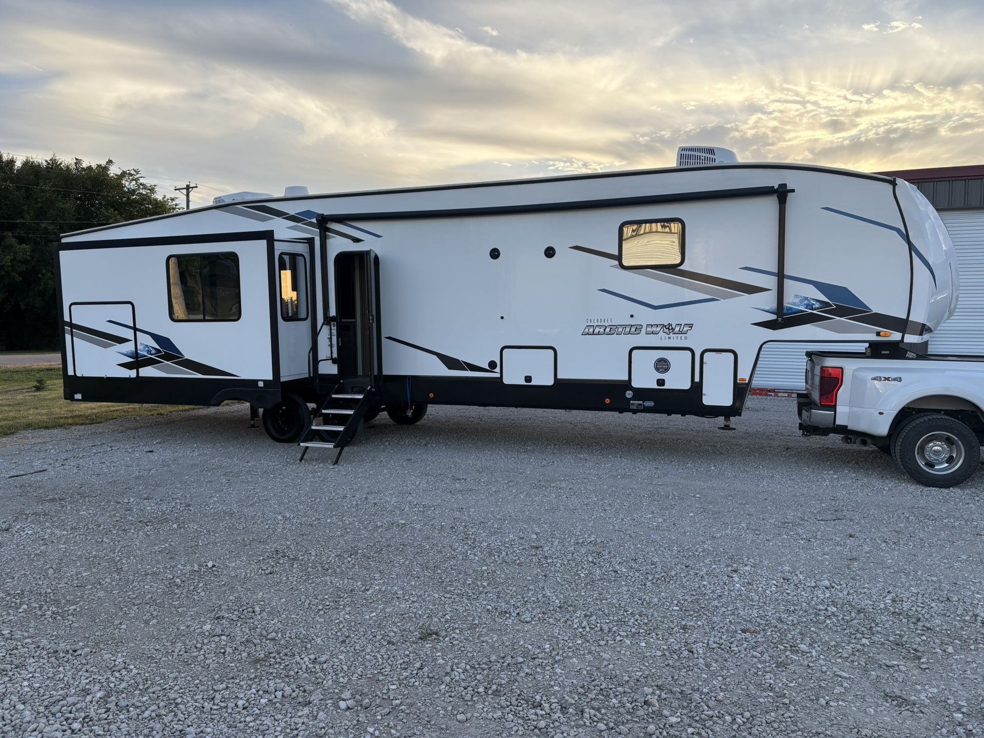 2024 Forrest River Cherokee Artic Wolf 3660 Suite
