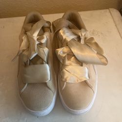 $60 Pumas For Sale Size 8