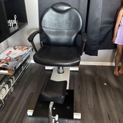 Nail chair
