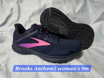 Women's Brooks size 9m