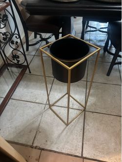 Gold plant stand