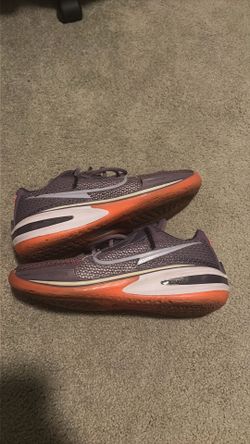 Basketball shoes