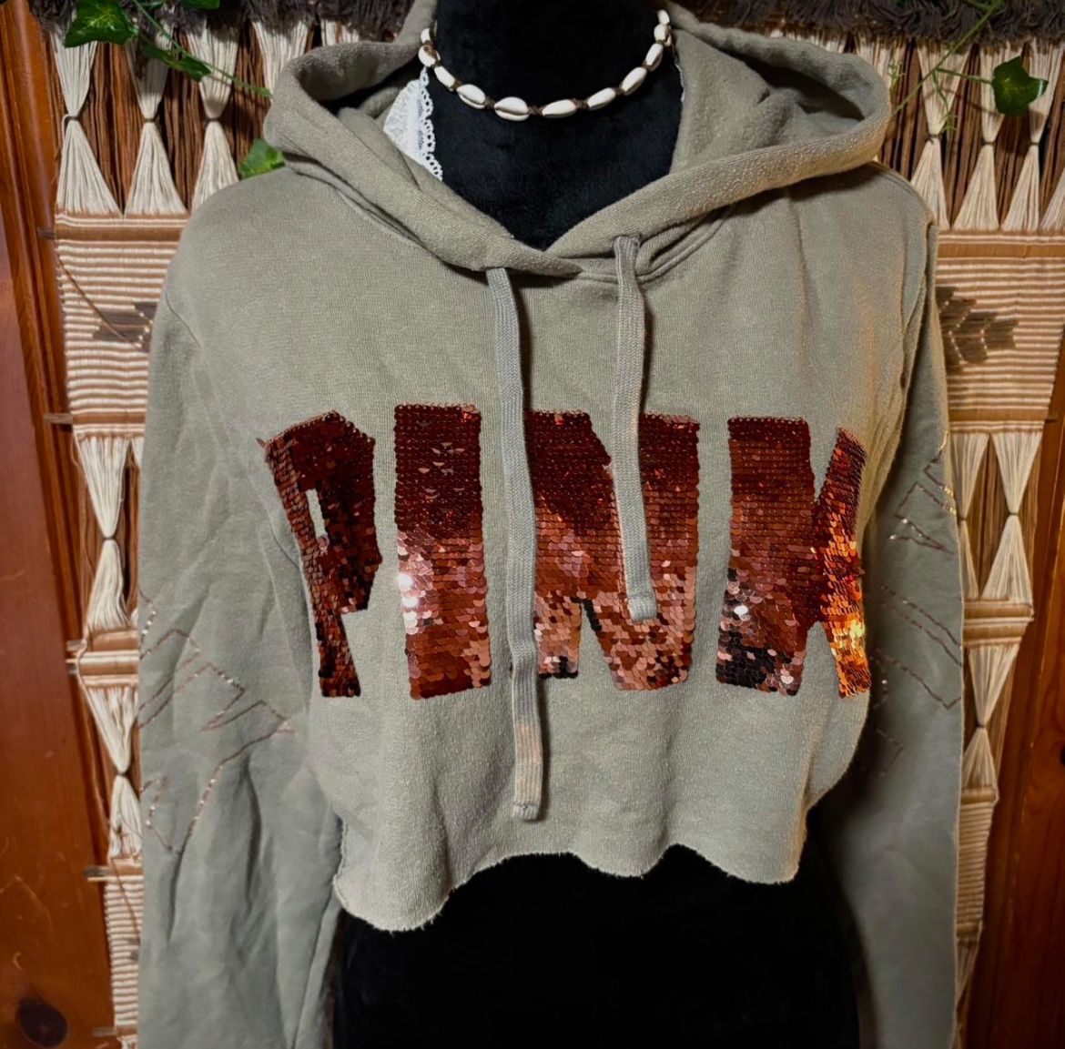 PINK VICTORIAS SECRET GREEN RUST SEQUINS GOLD SCRIPT SLEEVE CROP HOODIE LARGE