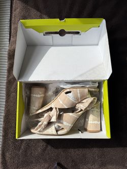 Gianni Bini Heeled Sandals – Size 9M – Great Condition + Box