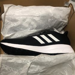 NEW- Adidas Boys Size 6 Shoes