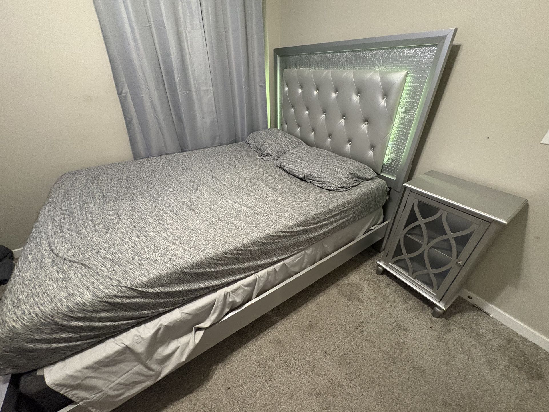 Bedroom set