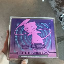 Fusion Strike Etb With Acrylic Case