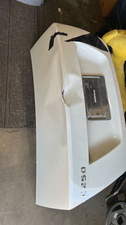 Free metal trunk lid