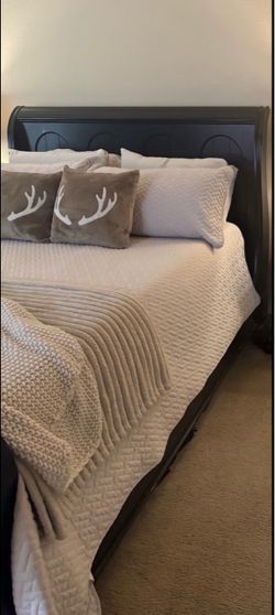 Espresso Sleigh Bed w dresser and nightstand