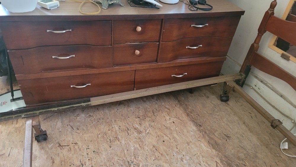 Dresser