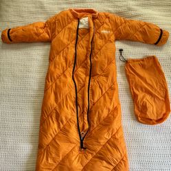 LIKE NEW Morrison Outdoors - Big Mo” 40 (Ages 2-4) Sleeping Bag in Orange