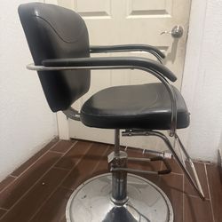 Barber/salon chair