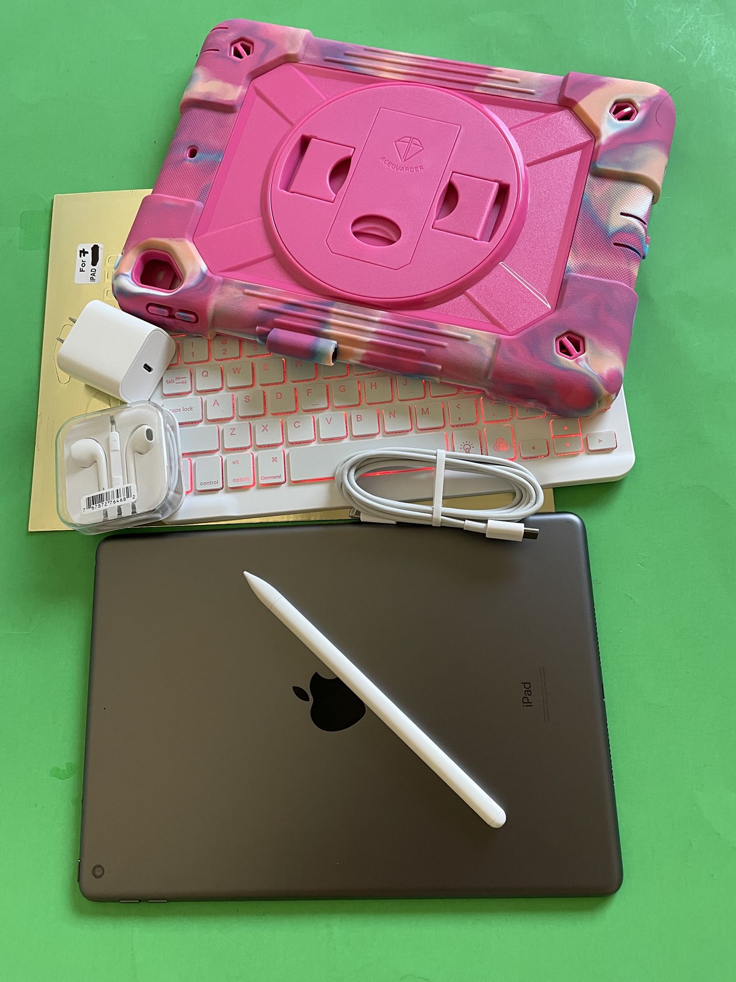 Apple IPad 7th Generation (10.2” Retina /Latest IOS 18/ 2019 model) 32GB with stylus pen, keyboard, case  & Accessories (128GB $259) 