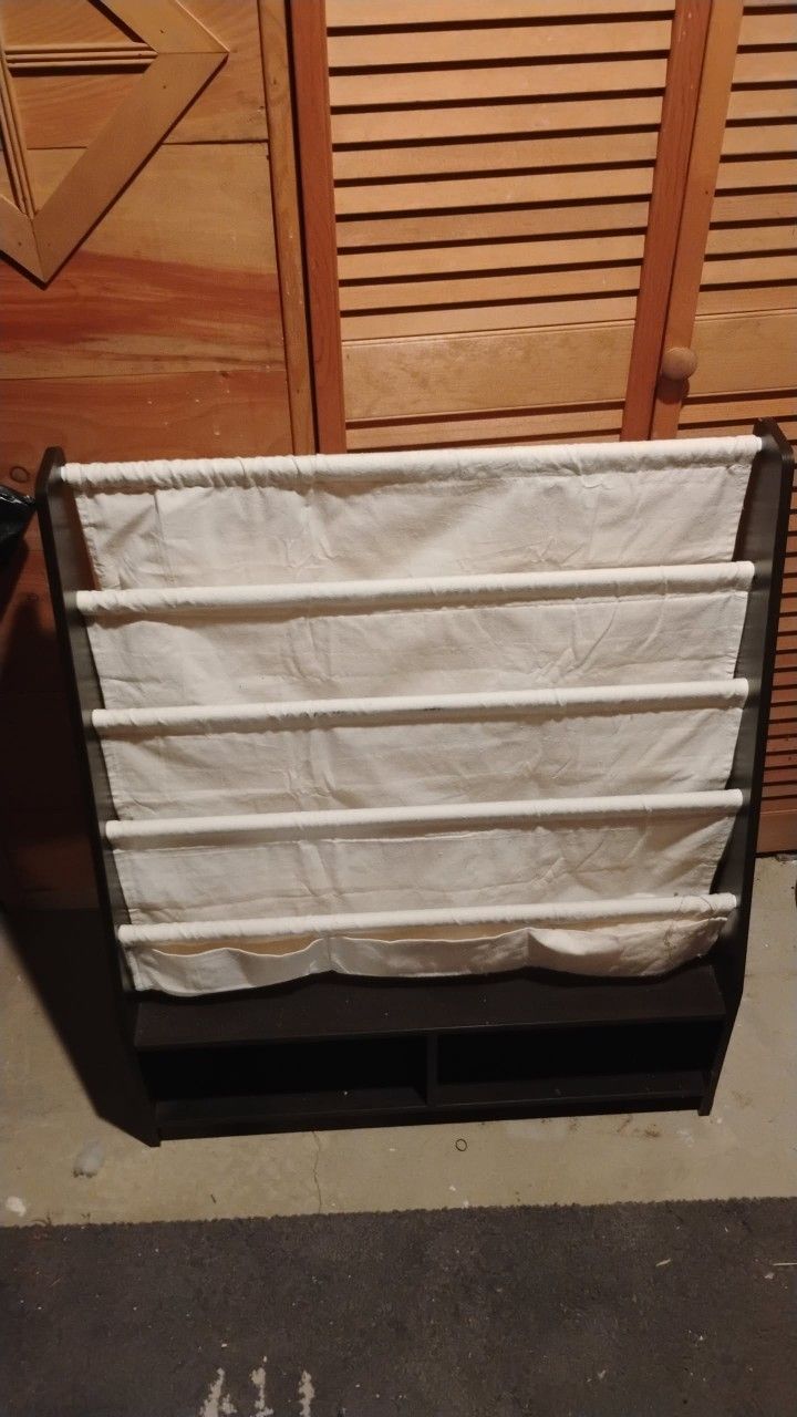 Magazine Rack With bottom shelf