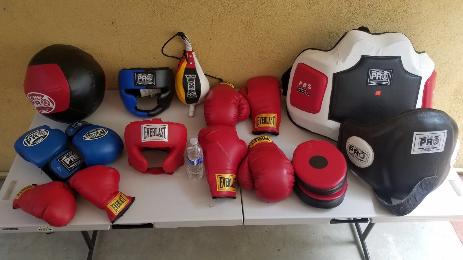 Boxing equipment, everlast and pro