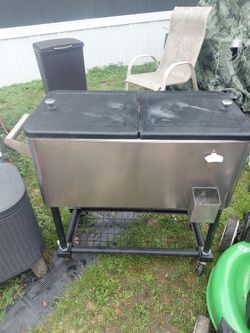 Metal cooler on wheels