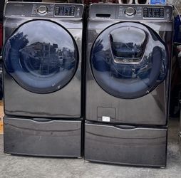 Samsung Front loader Washer And Dryer With Pedestals