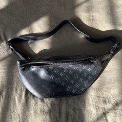 LOUIS VUITTON Discovery Monogram Eclipse Leather Bumbag Black