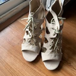 Heels - Size 7W