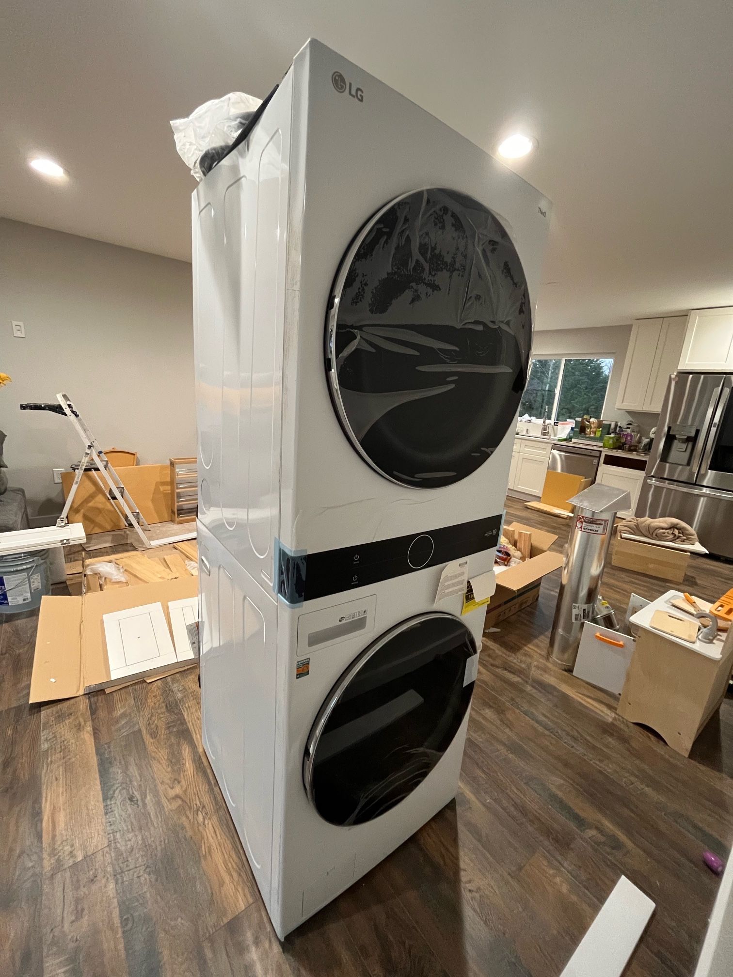 LG Washer/Dryer combo (GAS)