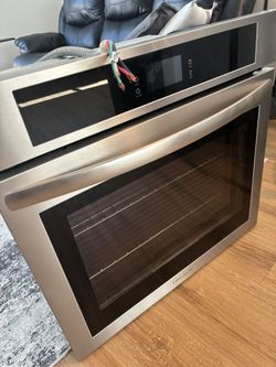Single 30" Single  Electric Wall Frigidaire Oven with total convection
