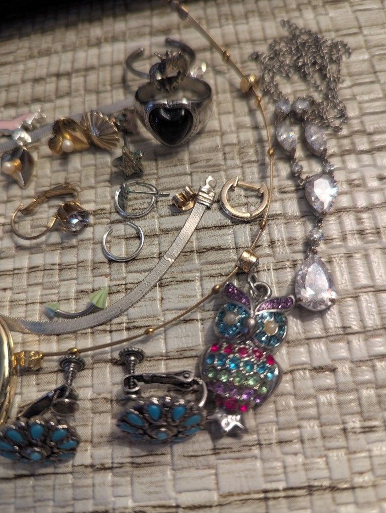 Lots Of Vintage Jewelry 