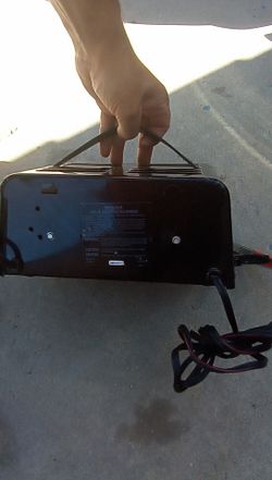 BATTERY CHARGER