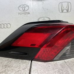 2019-2020 TOYOTA RAV4 REAR LEFT DRIVER SIDE LED TAIL LIGHT LAMP 815600R090 OEM 