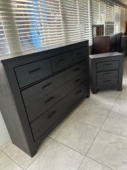 Ashley Dresser set in good condition