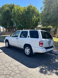 2001 Nissan Pathfinder – Reliable Daily Driver / Off-Road Ready