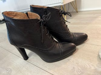Elegant Black Lace-Up Ankle Boots Size: 39 $115 $450