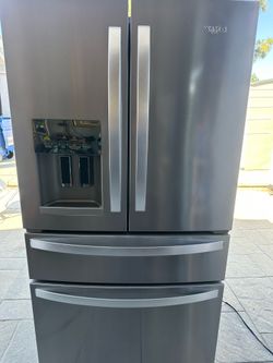 Like new whirlpool refrigerator