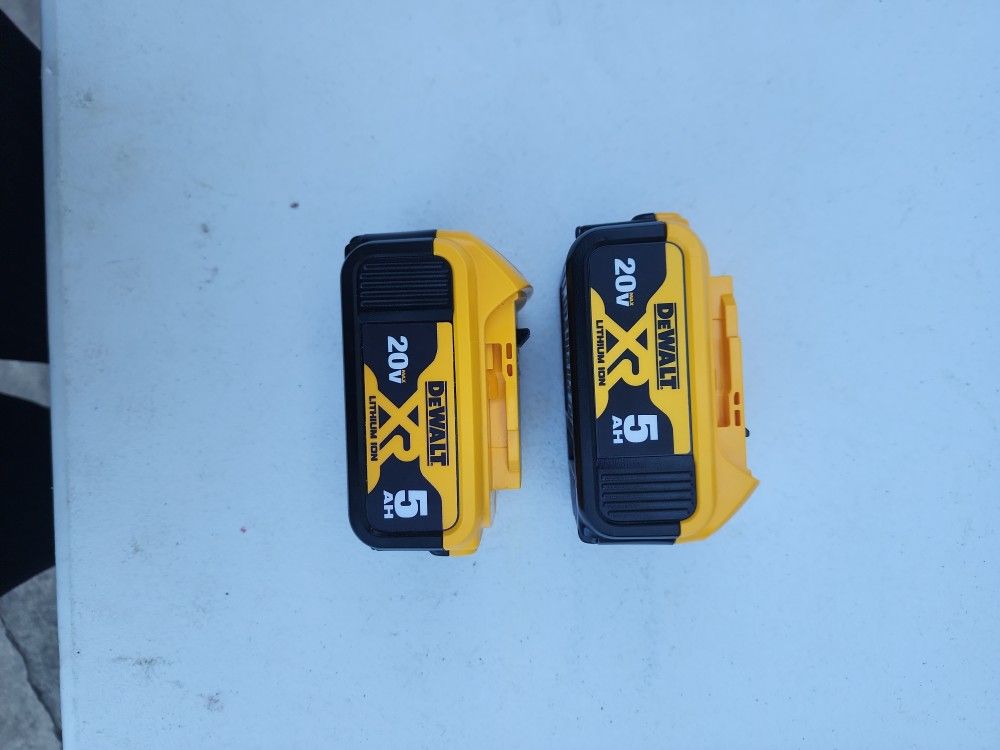 DEWALT20V-5AH BATTERY.