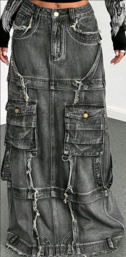 Black Y2K denim Jean skirt with pockets in front and back size small