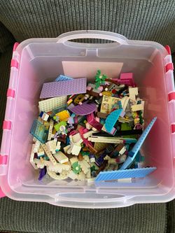 Girls’ Miscellaneous Lego Pieces Bin