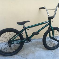 We The People Crysis BMX Bike