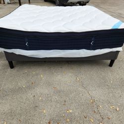 DreamCloud Premier King Mattress (LIKE NEW/PERFECT CONDITION)