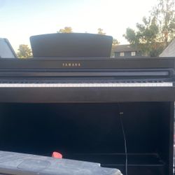 Yamaha CLP- 430r Series digital piano In Dark Rose Wood  