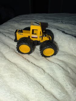 Remco Front End Loader Construction Vehicle Yellow Tractor Toy Vintage. The bucket broke off of front 