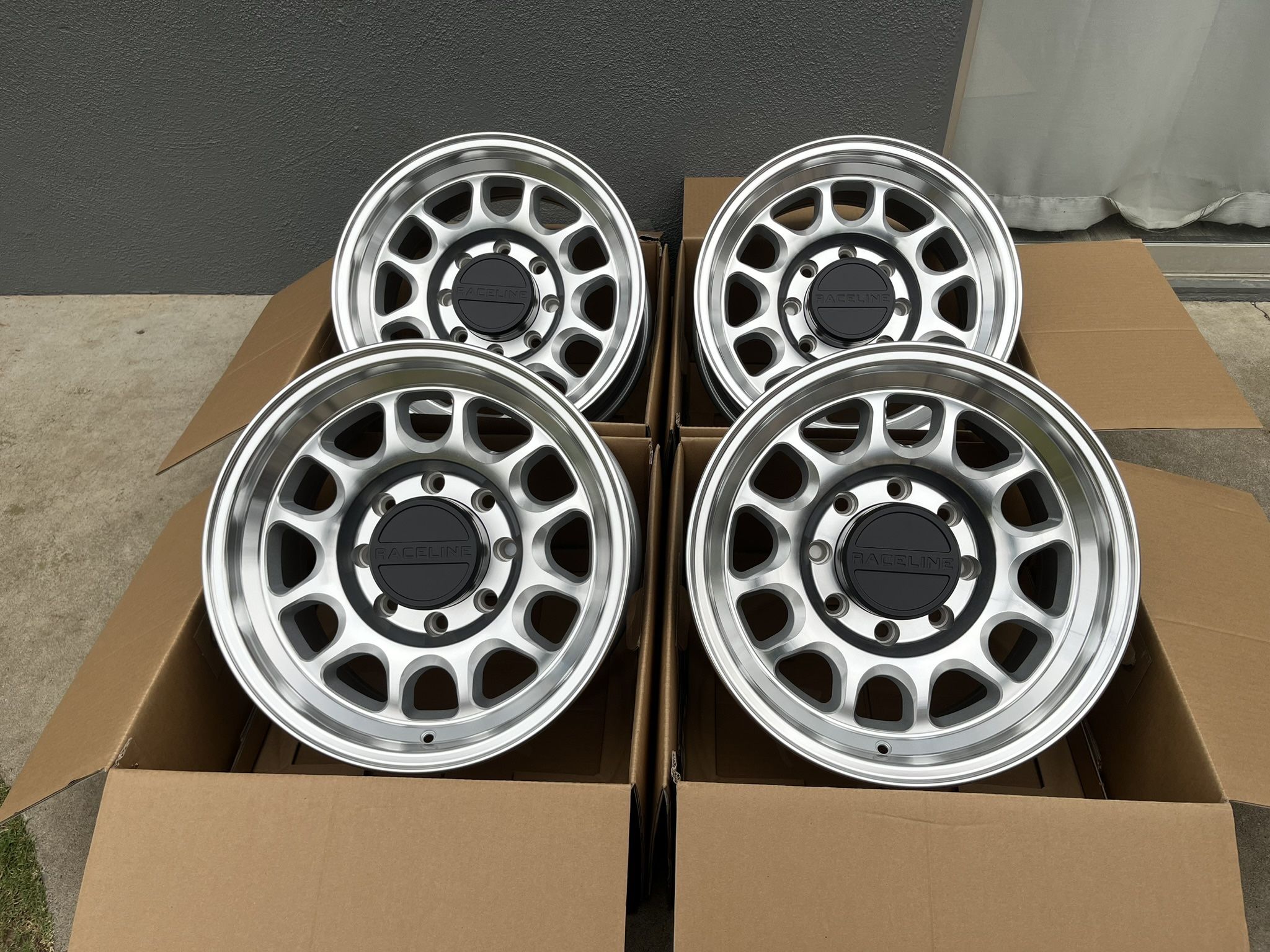 17” INCH RACELINE ROGUE MACHINED CLEAR COAT POLISHED OFF ROAD WHEELS/RIMS 8 LUG CHEVY GMC RAM 2500