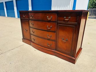 Beautiful Vintage Duncan Phyfe Solid Mahogany Sideboard Credenza Buffet