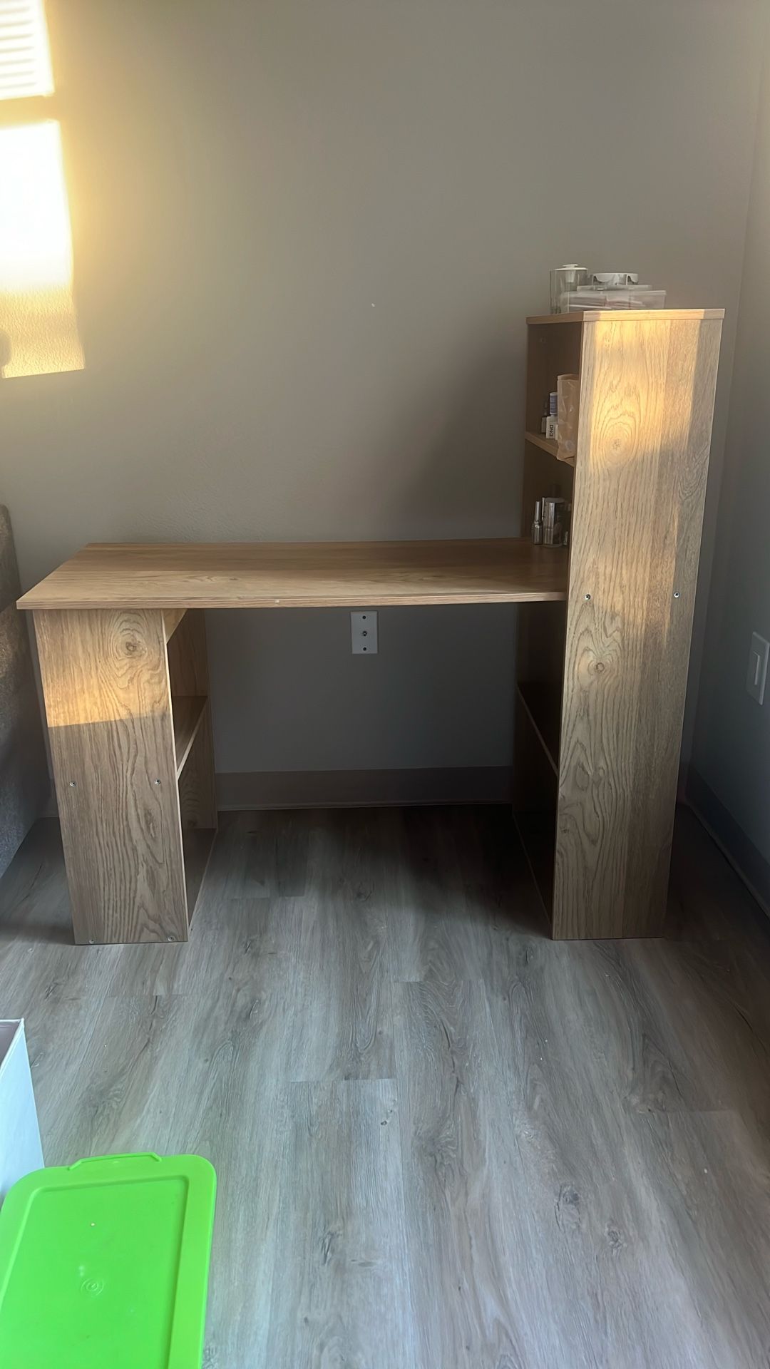 Manicure Table